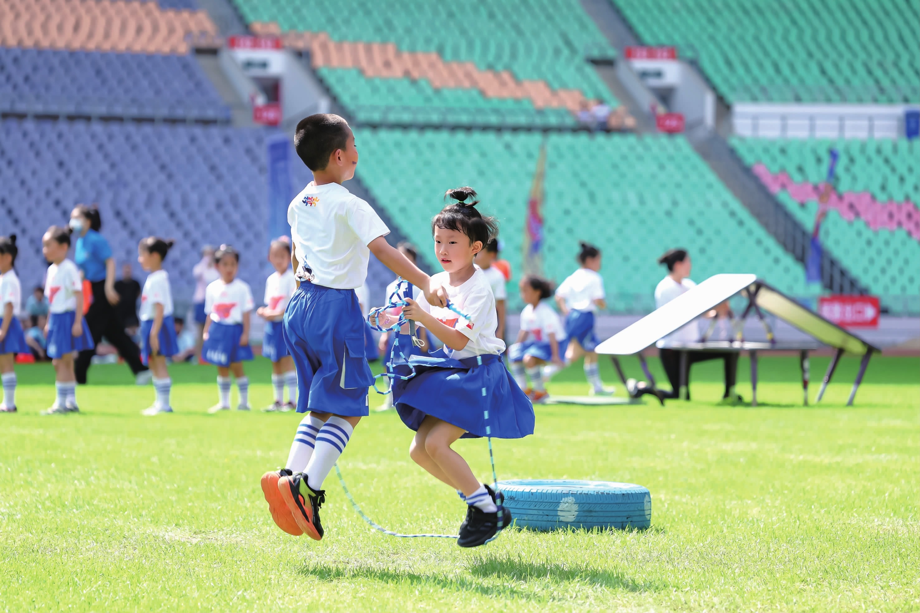 飞牛B组首秀艰难获胜，WE大场12连败，RW侠的状态很难走出B组！